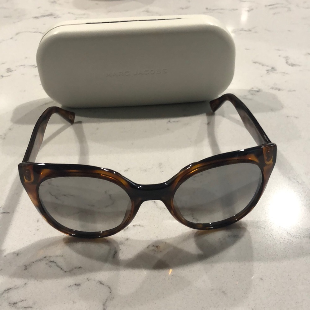 Marc jacobs turtle sunglasses with mirrored lenses